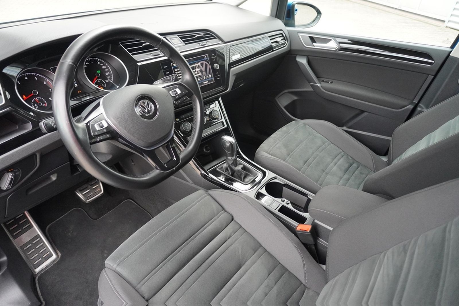 Volkswagen Touran 1.5 TSI DSG Highline LED Navi AHK Kamera foto 10