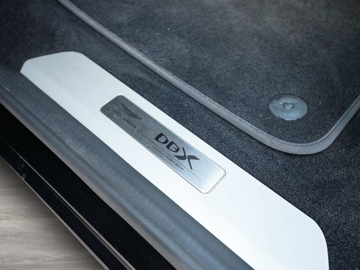 Aston Martin DBX 550 UPE 227.330,-€ Jet Black / Onyx Black foto 25