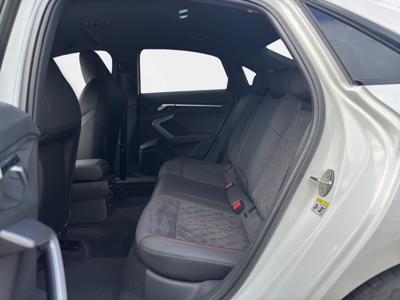 Audi A3 Limousine 35 TFSI S line Black HuD AHK SONOS  foto 6