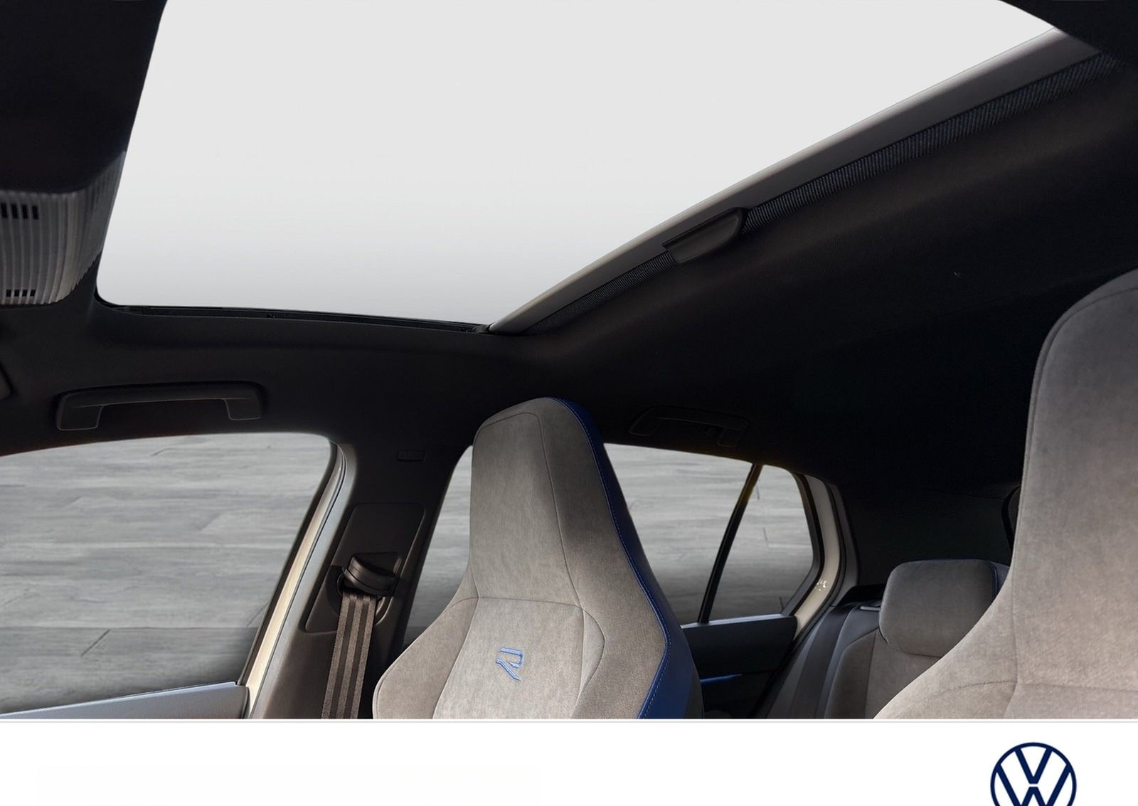Volkswagen Golf VIII 2.0 R PERFORMANCE 4X4 PANO CAM LM19 foto 17