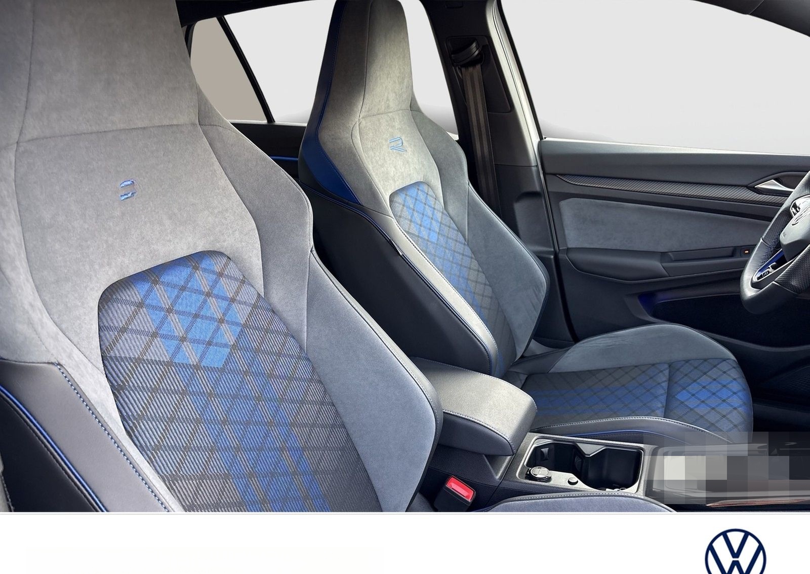 Volkswagen Golf VIII 2.0 R PERFORMANCE 4X4 PANO CAM LM19 foto 8