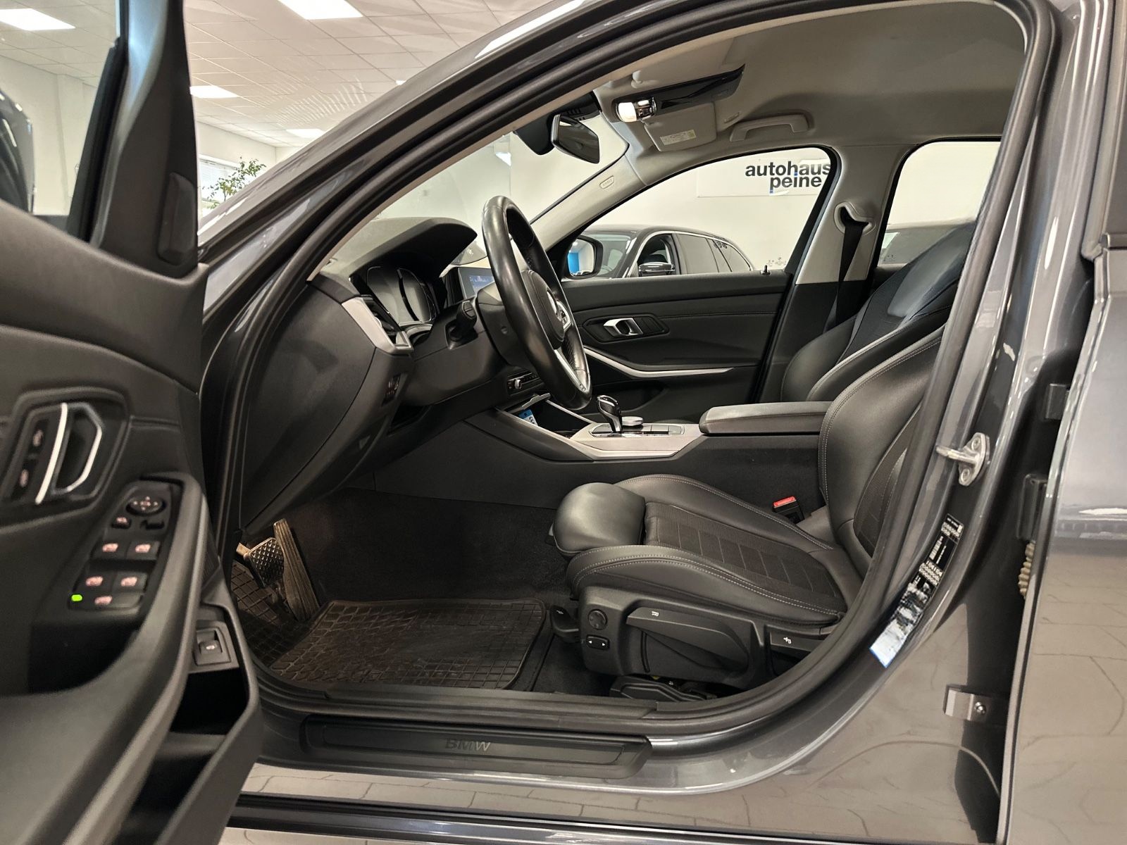 BMW 320d Aut/Navi/ParkAss/SportSitze/M-Lenkrad/Hi-Fi foto 21