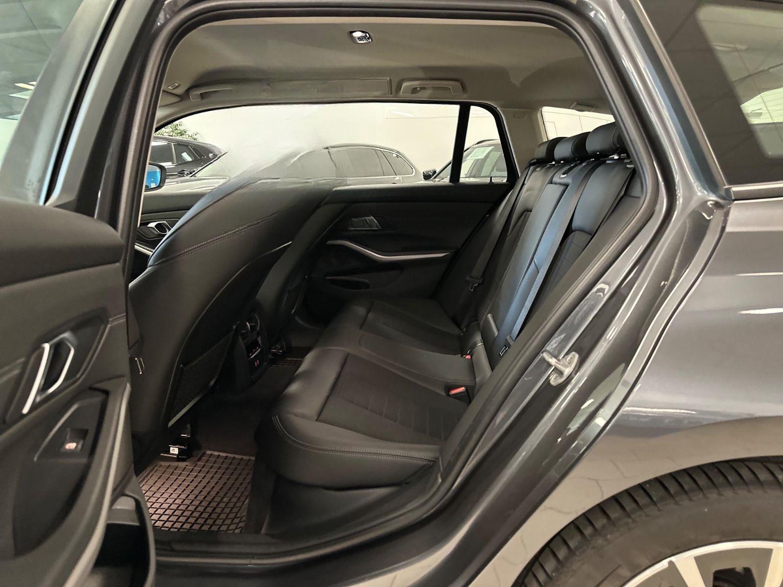 BMW 320d Aut/Navi/ParkAss/SportSitze/M-Lenkrad/Hi-Fi foto 22