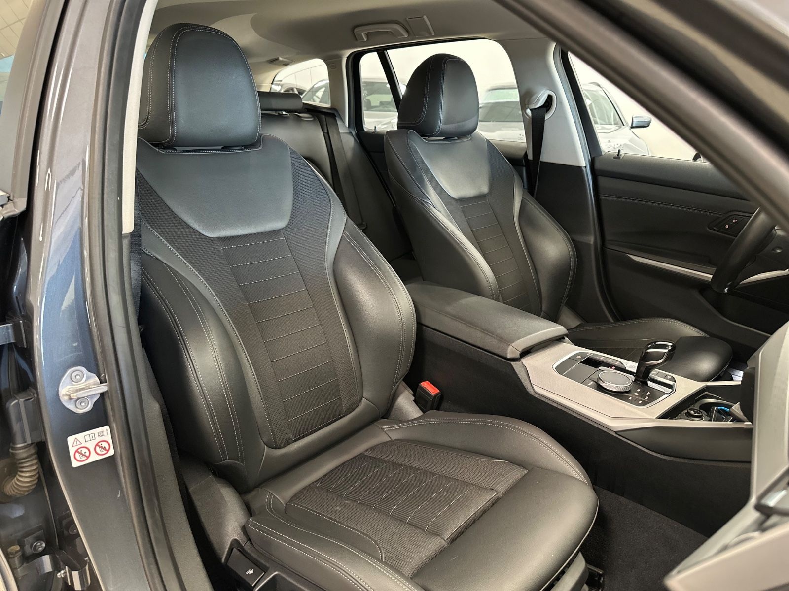 BMW 320d Aut/Navi/ParkAss/SportSitze/M-Lenkrad/Hi-Fi foto 23