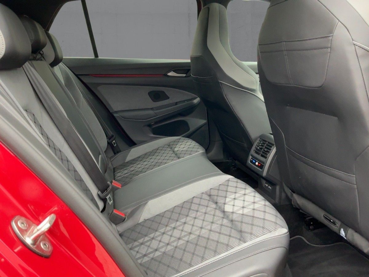 Volkswagen Golf VIII 1.5 TSI R-LINE MATRIX+APP+PANO+HARMAN foto 13