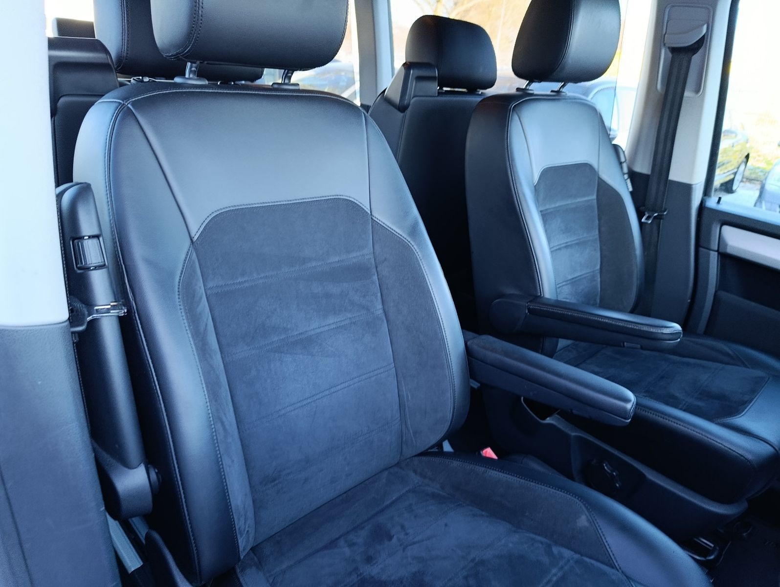 Volkswagen T6 Multivan Comfortline Alcantara Navi AHK PDC foto 13