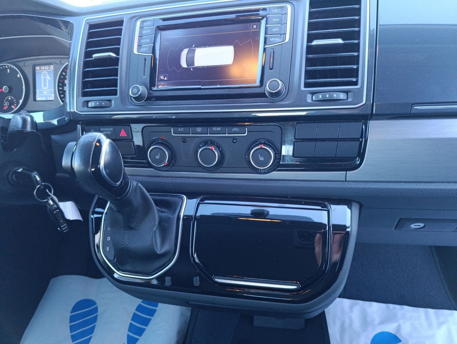 Volkswagen T6 Multivan Comfortline Alcantara Navi AHK PDC foto 17