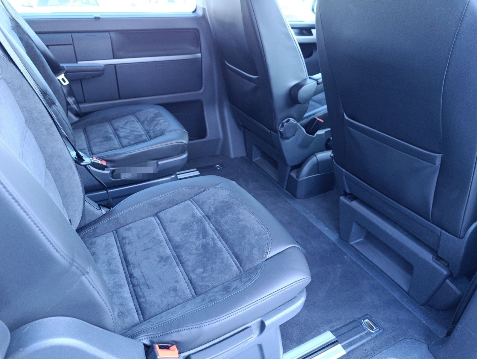 Volkswagen T6 Multivan Comfortline Alcantara Navi AHK PDC foto 24