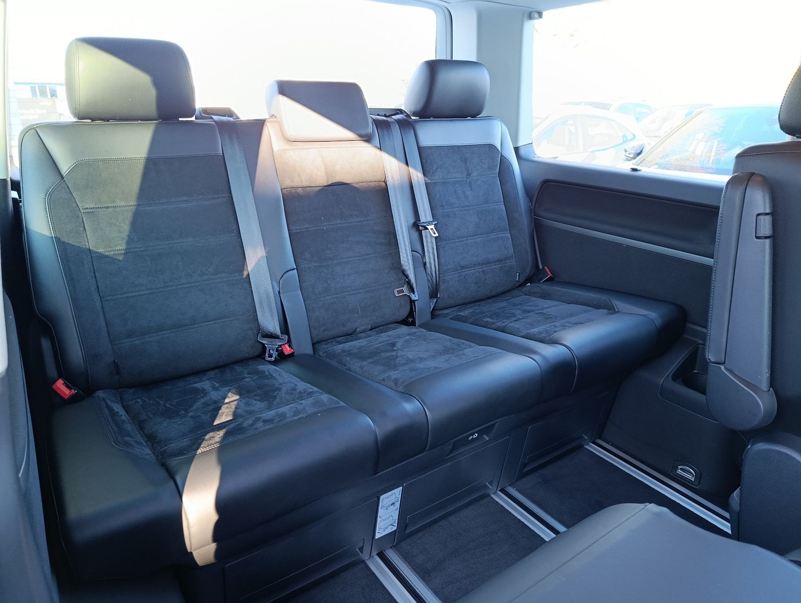 Volkswagen T6 Multivan Comfortline Alcantara Navi AHK PDC foto 25