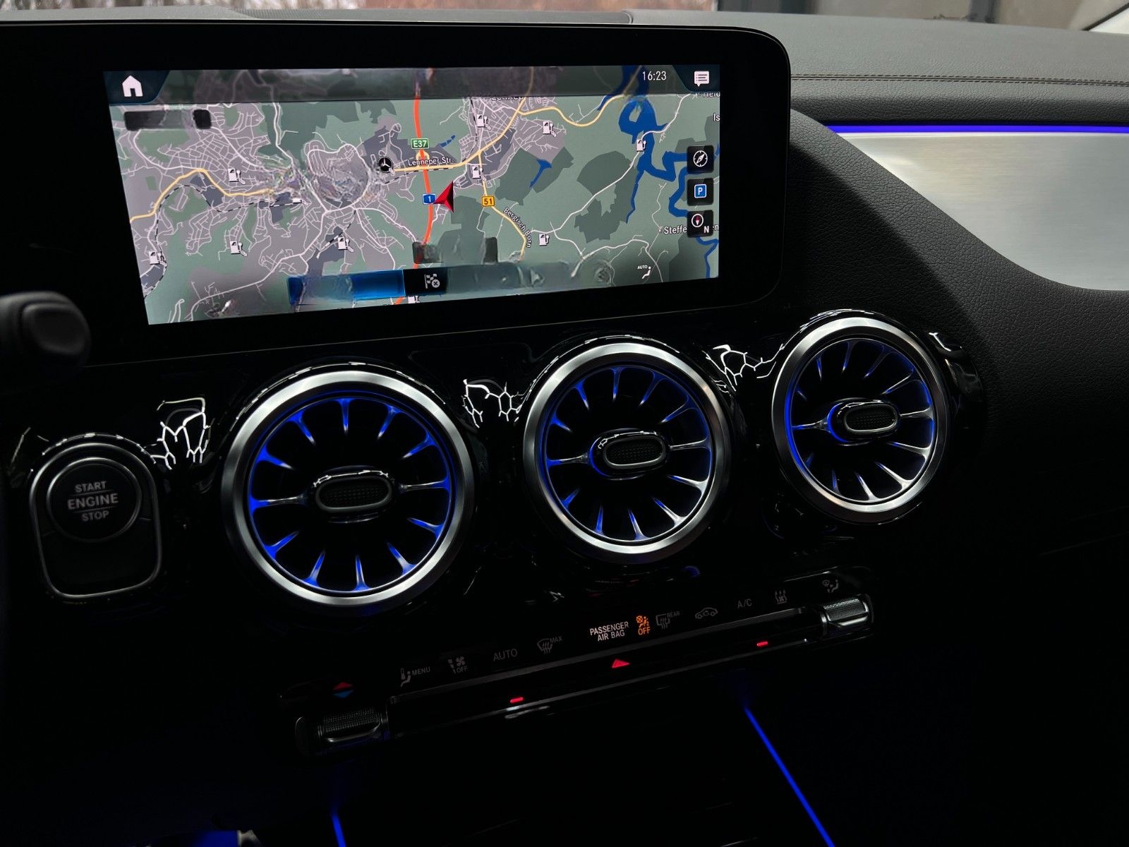 Mercedes-Benz GLA 250e 8G AMG-LINE LED DIST+HUD AUGR+KAM LEDER foto 17
