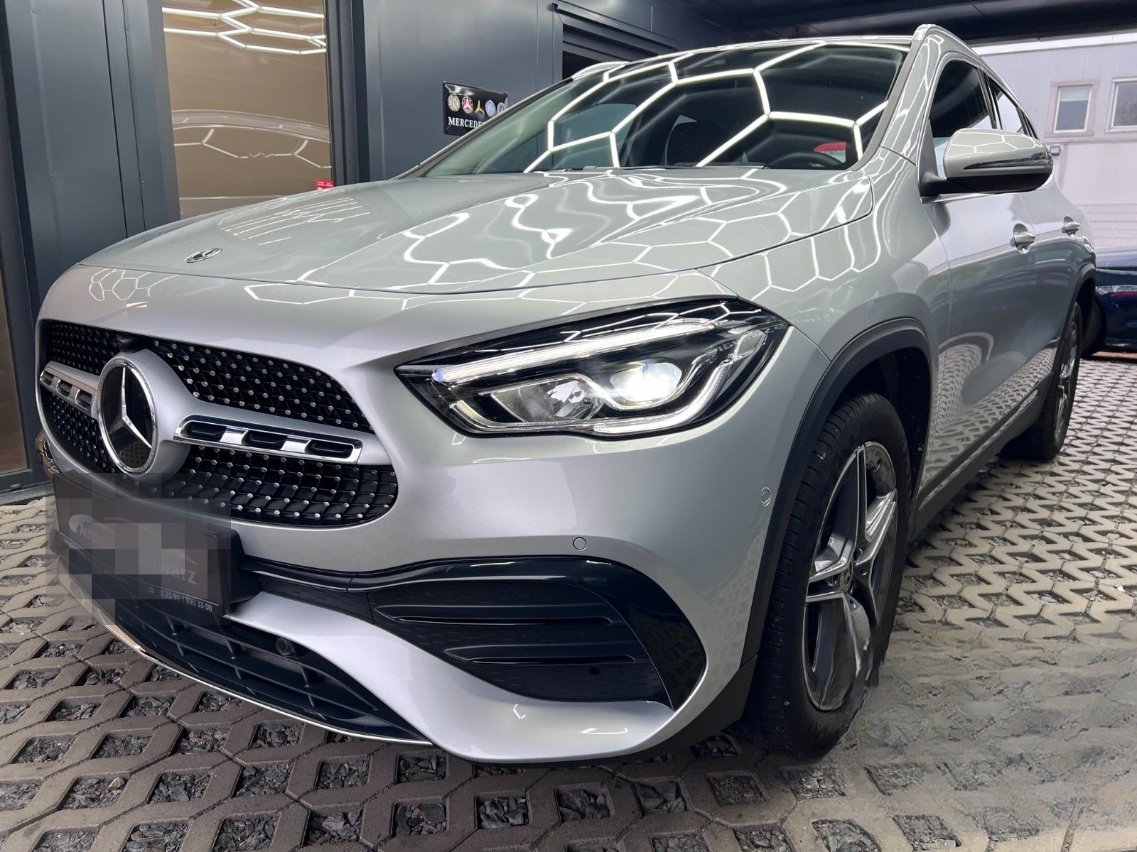 Mercedes-Benz GLA 250e 8G AMG-LINE LED DIST+HUD AUGR+KAM LEDER foto 3