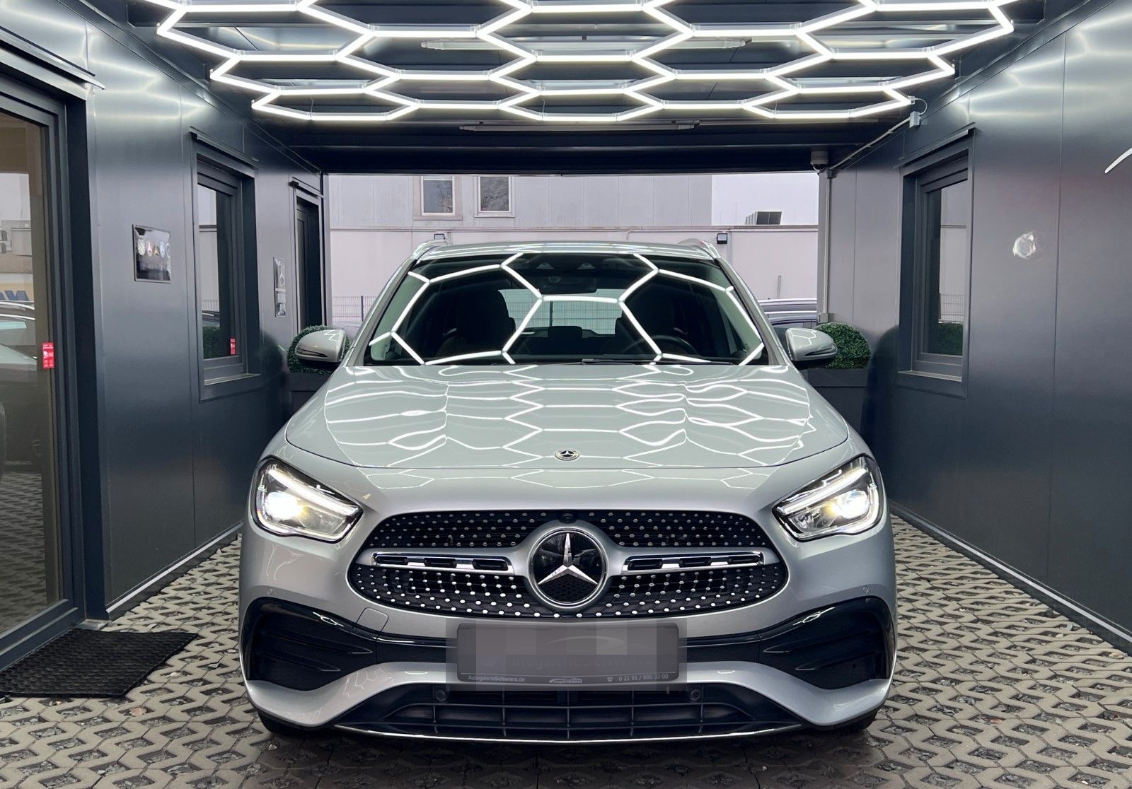 Mercedes-Benz GLA 250e 8G AMG-LINE LED DIST+HUD AUGR+KAM LEDER foto 4