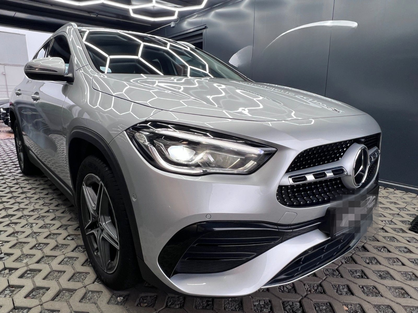 Mercedes-Benz GLA 250e 8G AMG-LINE LED DIST+HUD AUGR+KAM LEDER foto 5