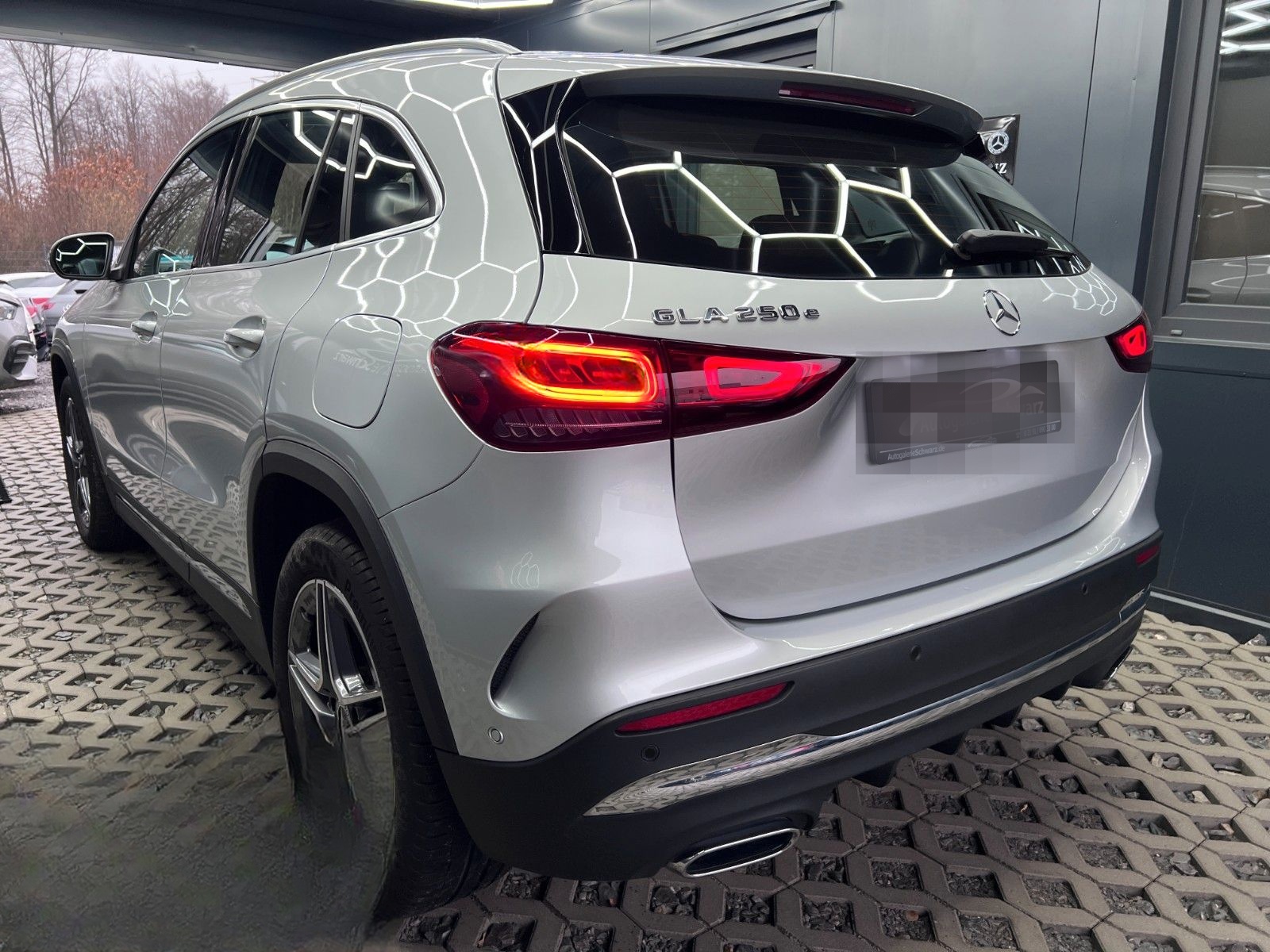 Mercedes-Benz GLA 250e 8G AMG-LINE LED DIST+HUD AUGR+KAM LEDER foto 6