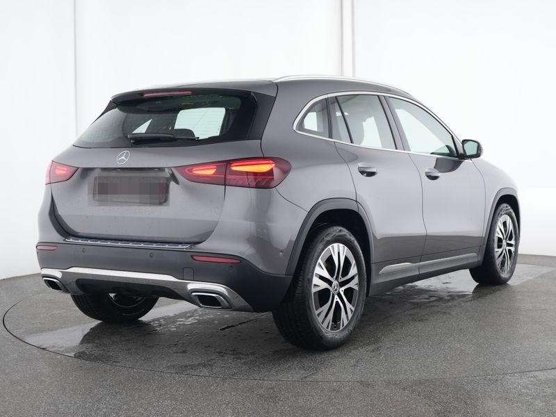Mercedes-Benz GLA 200 d 4Matic AHK / Pano / Kamera / foto 2