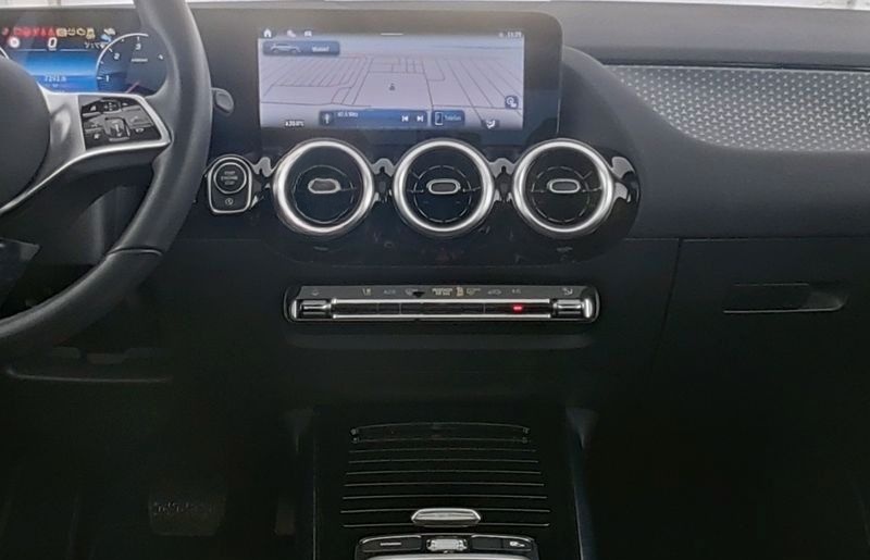 Mercedes-Benz GLA 200 d 4Matic AHK / Pano / Kamera / foto 5