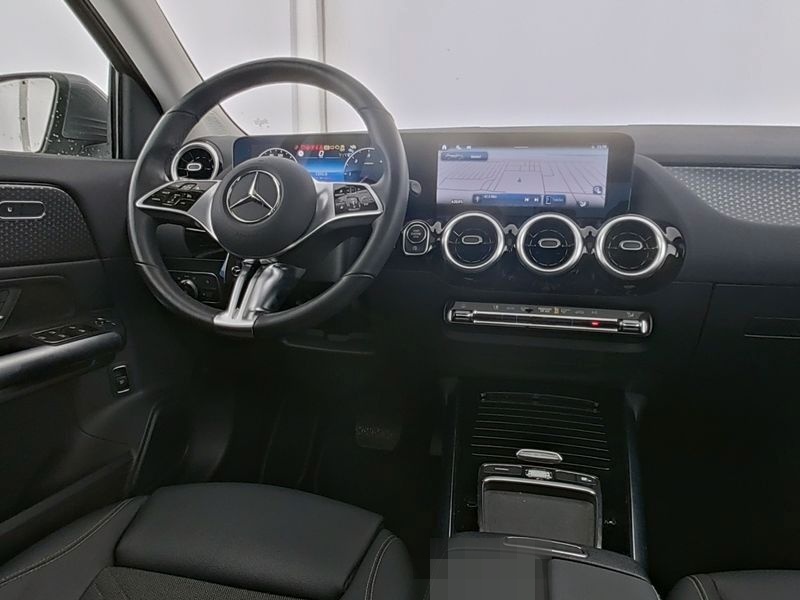 Mercedes-Benz GLA 200 d 4Matic AHK / Pano / Kamera / foto 6