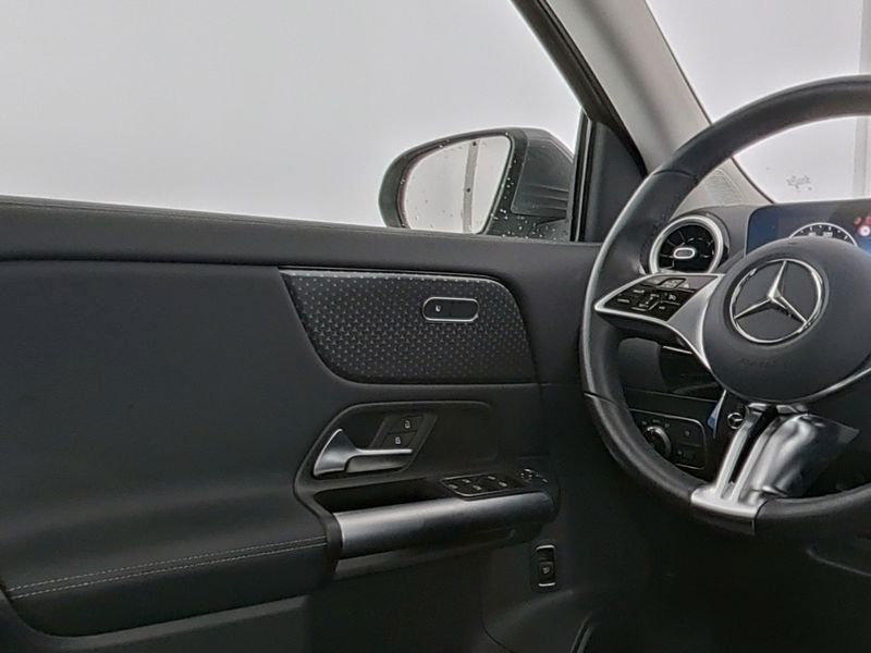 Mercedes-Benz GLA 200 d 4Matic AHK / Pano / Kamera / foto 9
