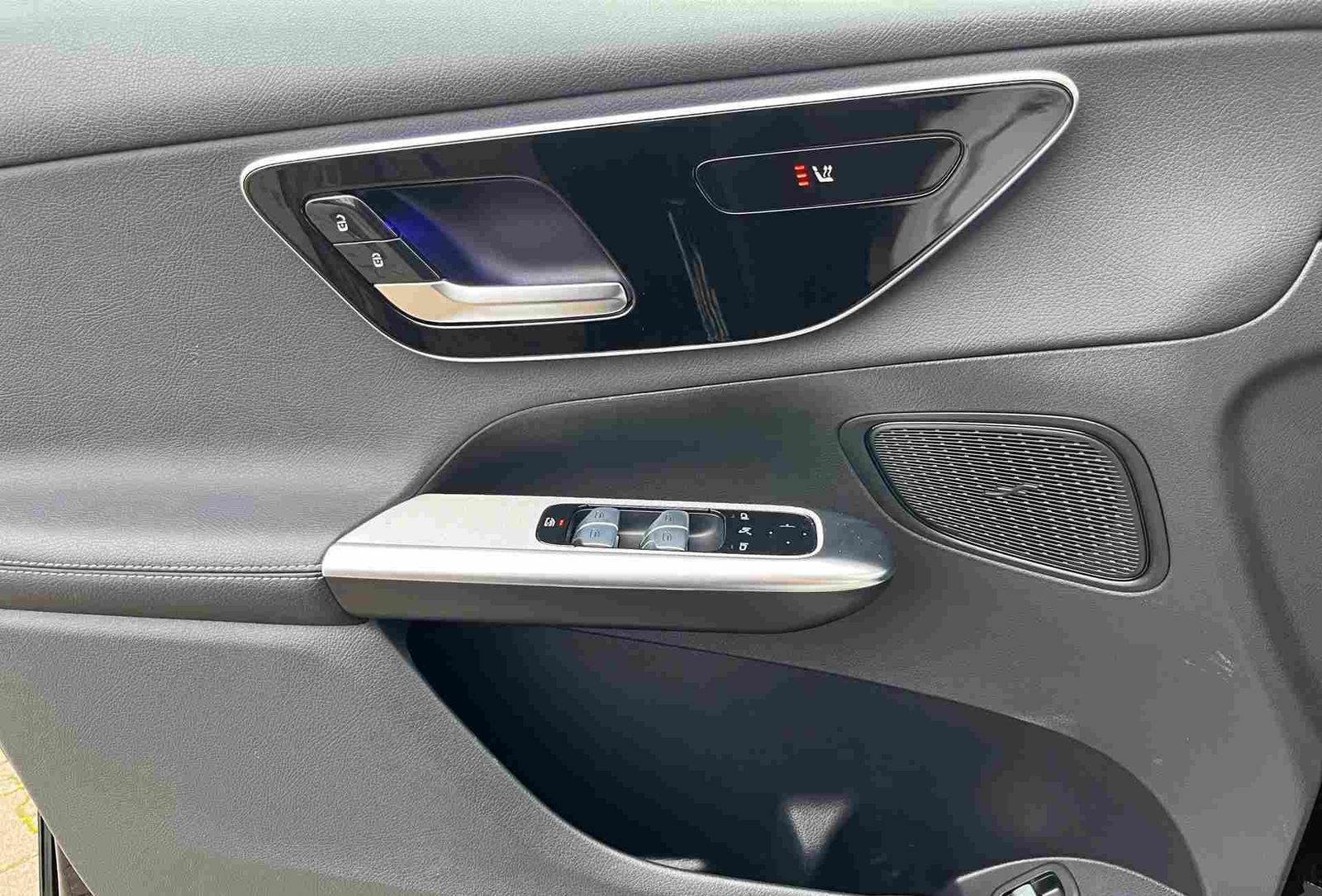 Mercedes-Benz GLC 220 d 4M Avantgarde++DIGITAL+Distr+AHK+Kam foto 17