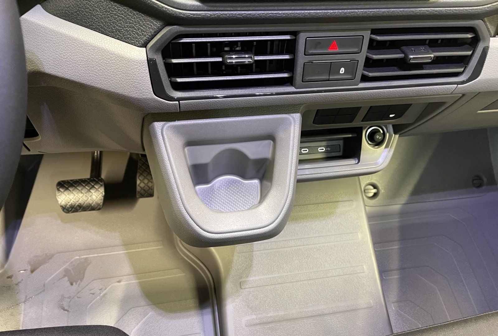 Volkswagen Crafter 35 Kasten Plus FWD MR Hochdach TDI foto 14