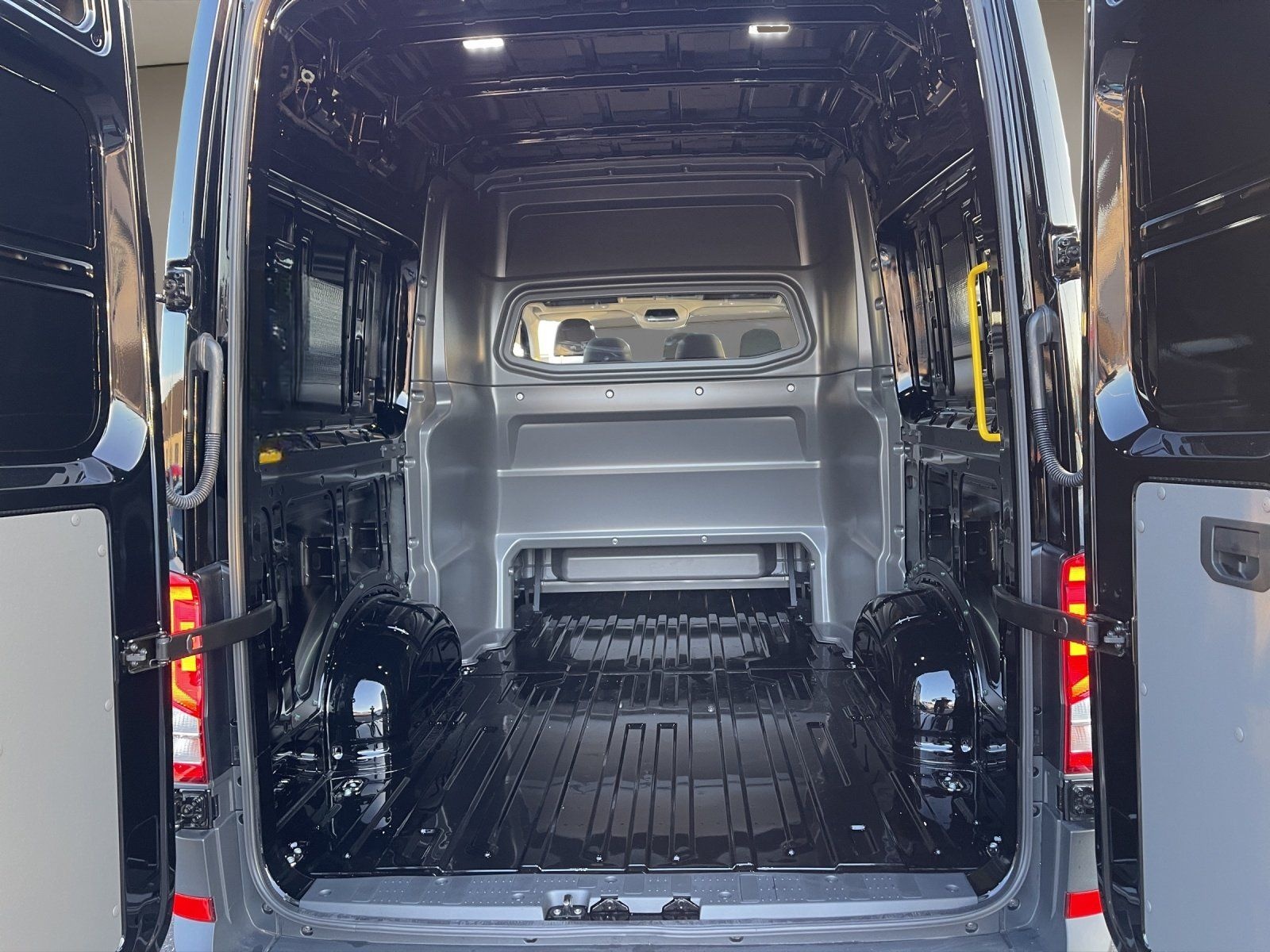 Volkswagen Crafter 35 Kasten Plus FWD MR Hochdach TDI foto 17