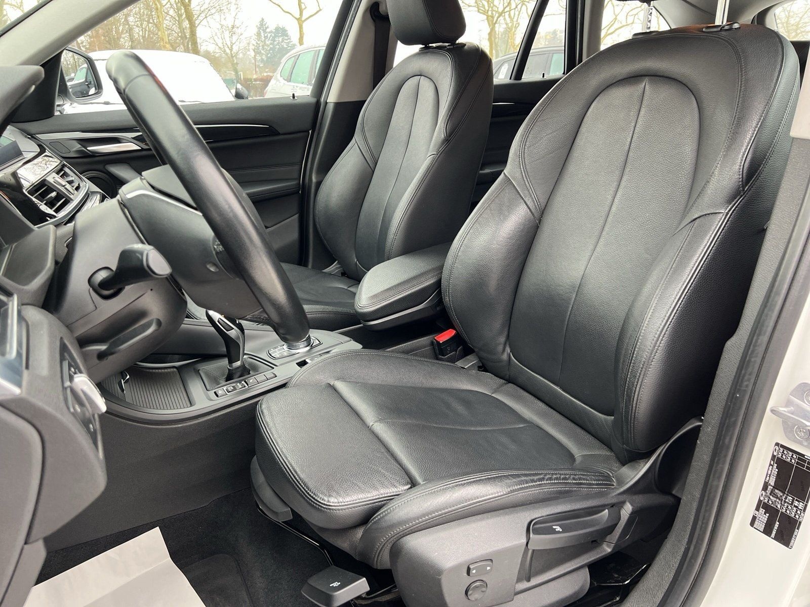 BMW X1 sDrive20i ADVANTAGE NAVI SHZG. LEDER PDC foto 9