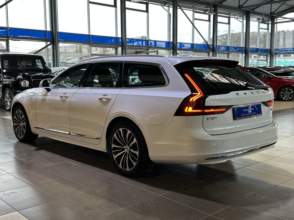 Volvo V90 Core Recharge Hybrid AWD Harman Kardon Leder foto 4