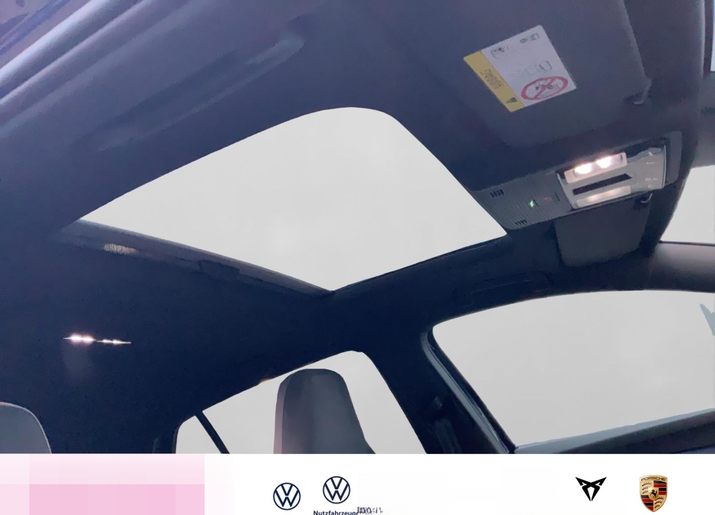 Volkswagen Golf VIII R-Line 2,0 TSI DSG Sportpaket El. Pano foto 16