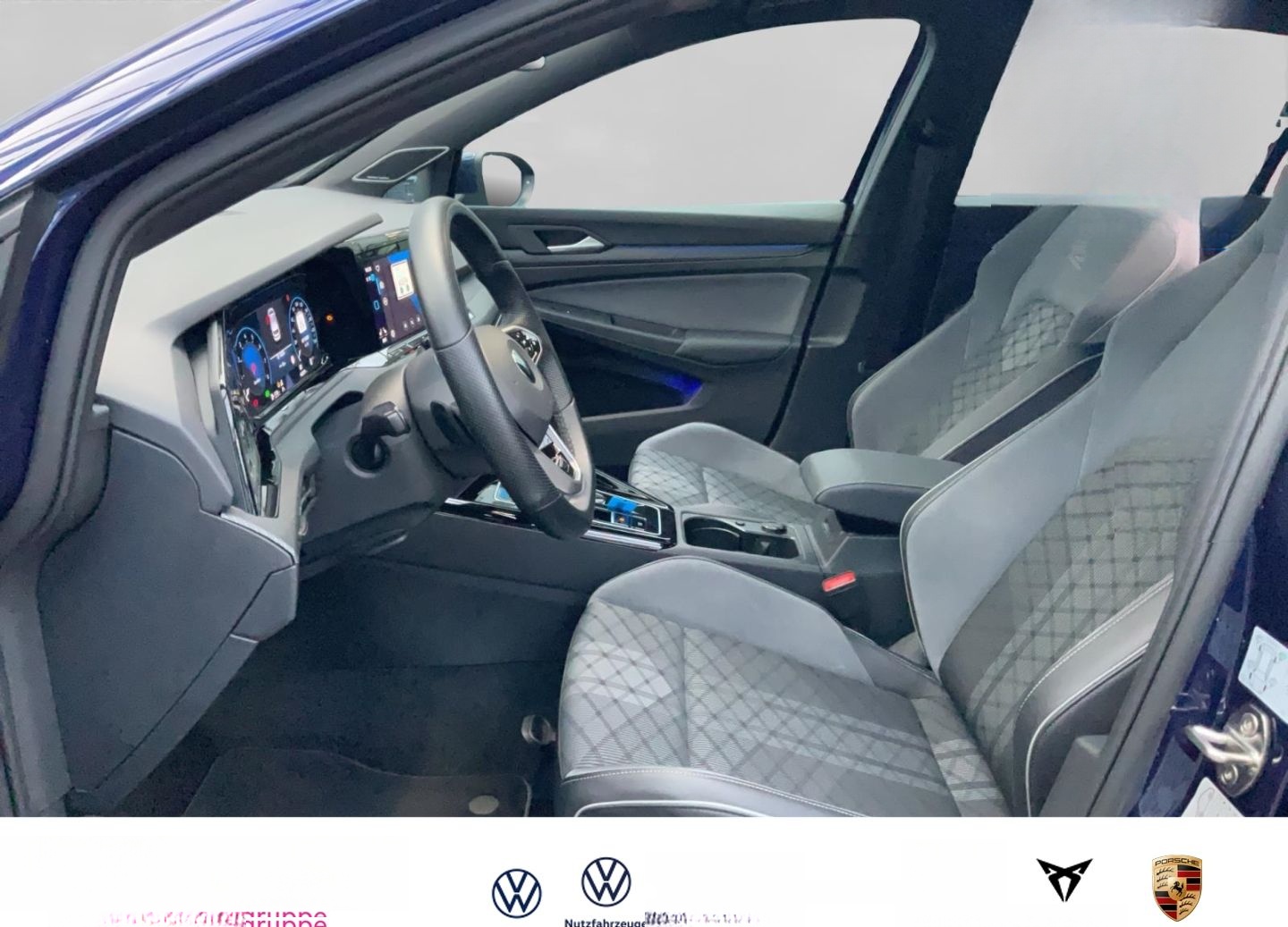 Volkswagen Golf VIII R-Line 2,0 TSI DSG Sportpaket El. Pano foto 8