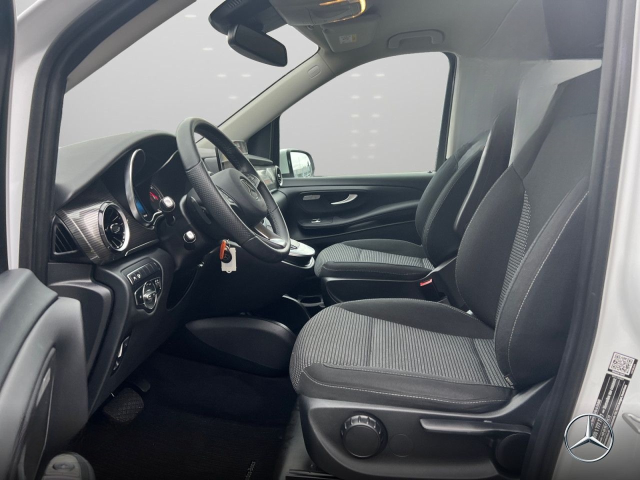 Mercedes-Benz EQV 300 L2, 6-Sitzer, MBUX, Kamera, Distronic foto 10