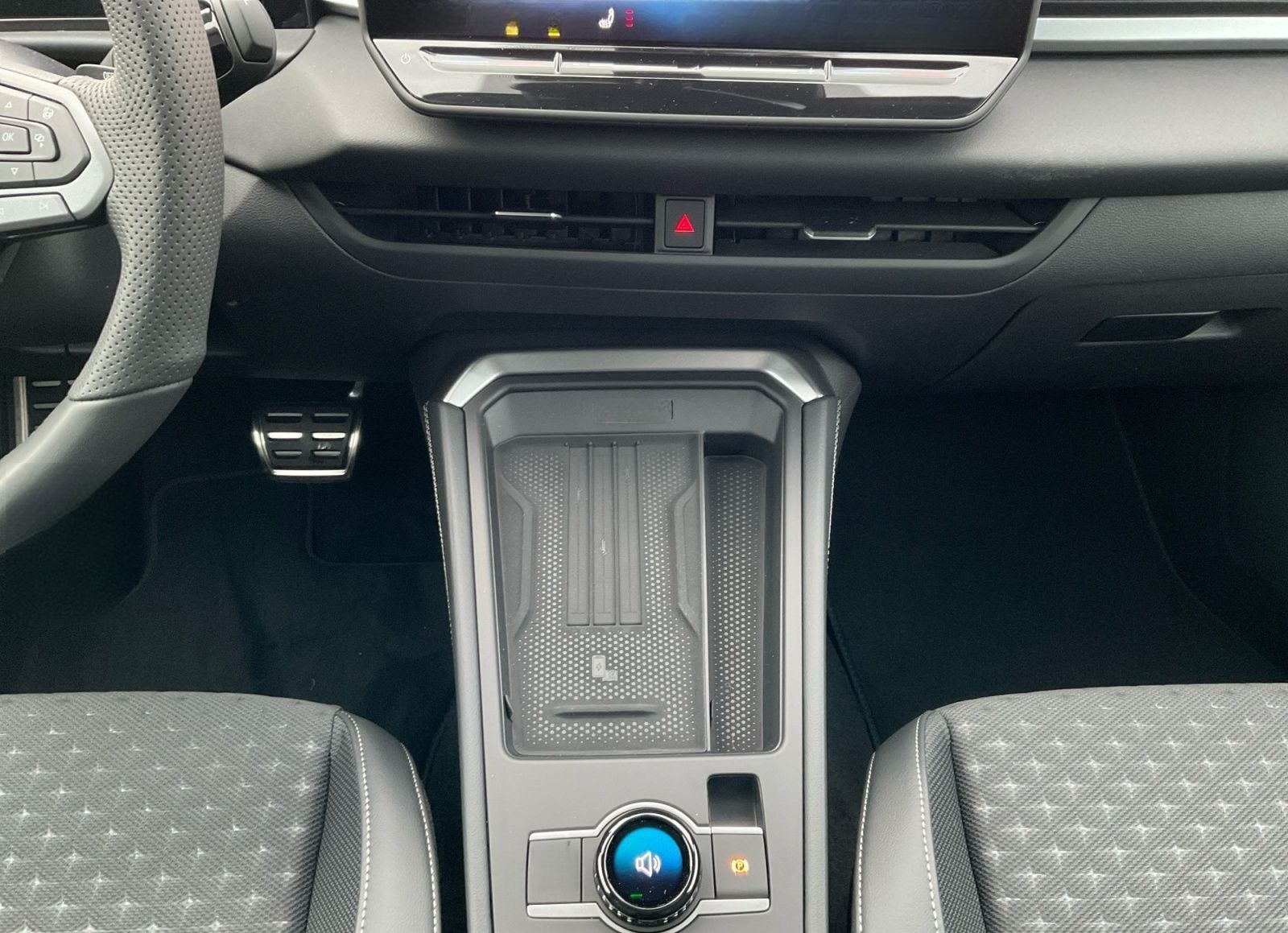 Volkswagen T-Roc R-Line 1.5 eTSI DSG AHK Kamera Navi ACC Ke foto 11