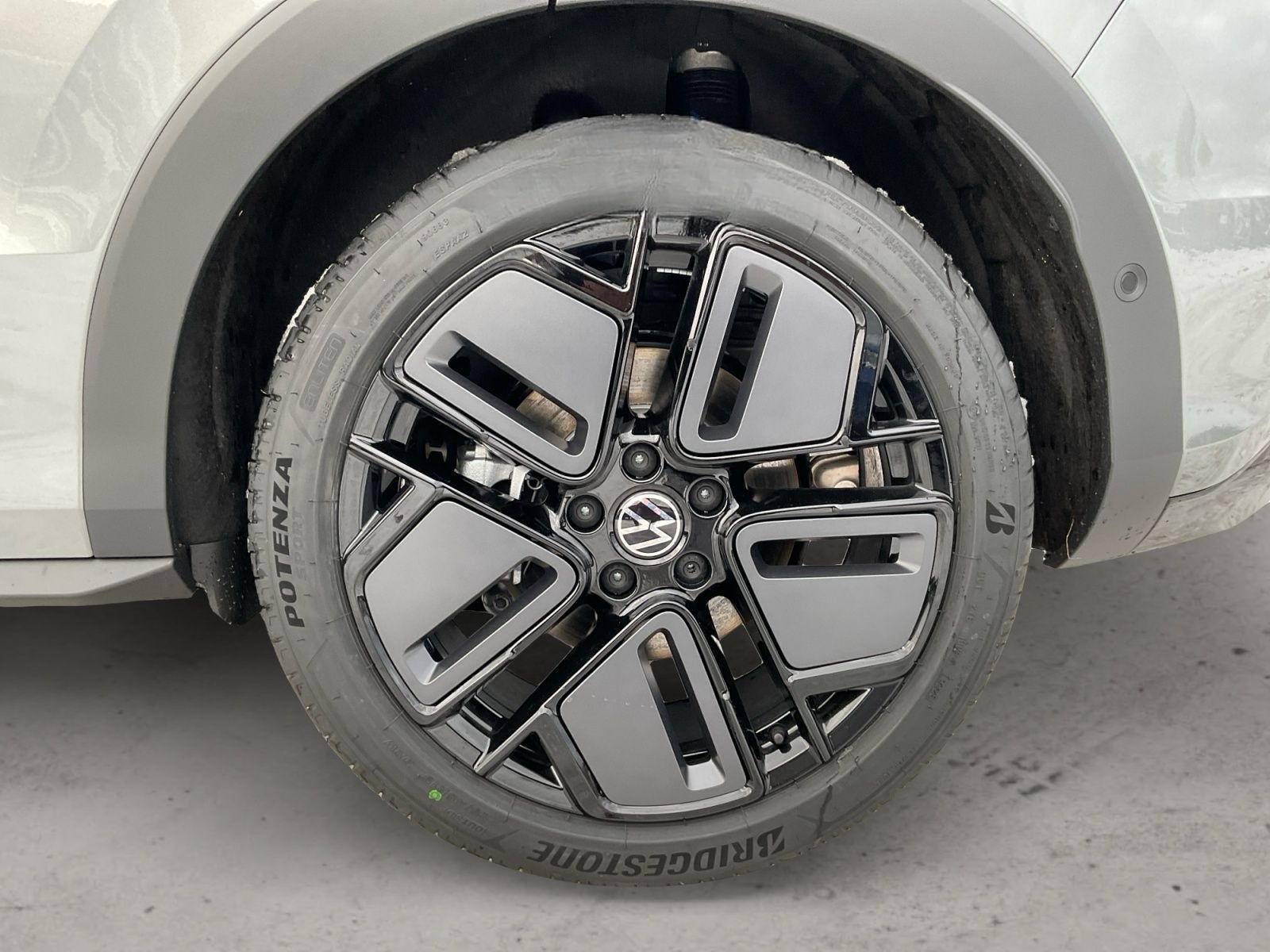 Volkswagen T-Roc R-Line 1.5 eTSI DSG AHK Kamera Navi ACC Ke foto 14