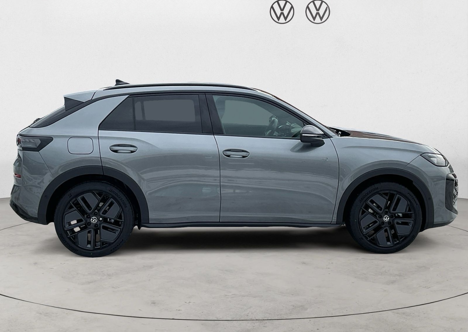 Volkswagen T-Roc R-Line 1.5 eTSI DSG AHK Kamera Navi ACC Ke foto 6