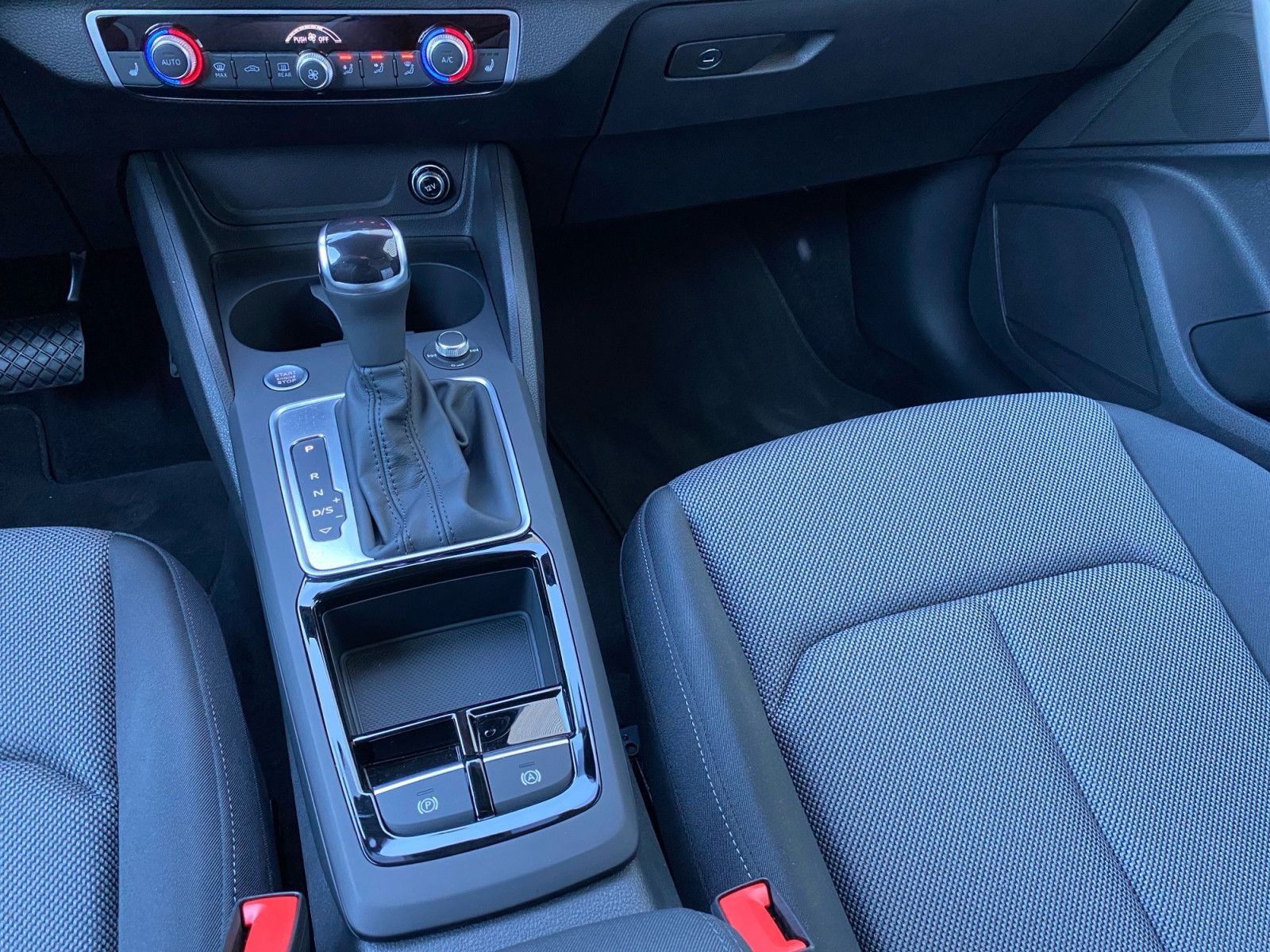 Audi Q2 advanced 35TFSI S-trc Virtual CAM LED Navi foto 8