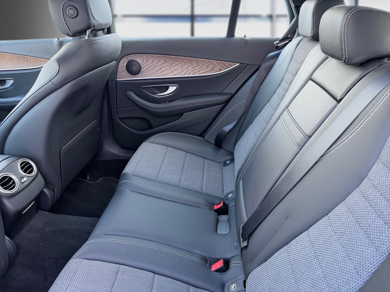 Mercedes-Benz E 450 4M T AVANTGARDE+AHK+DISTRONIC+AMBIENTE+ foto 6