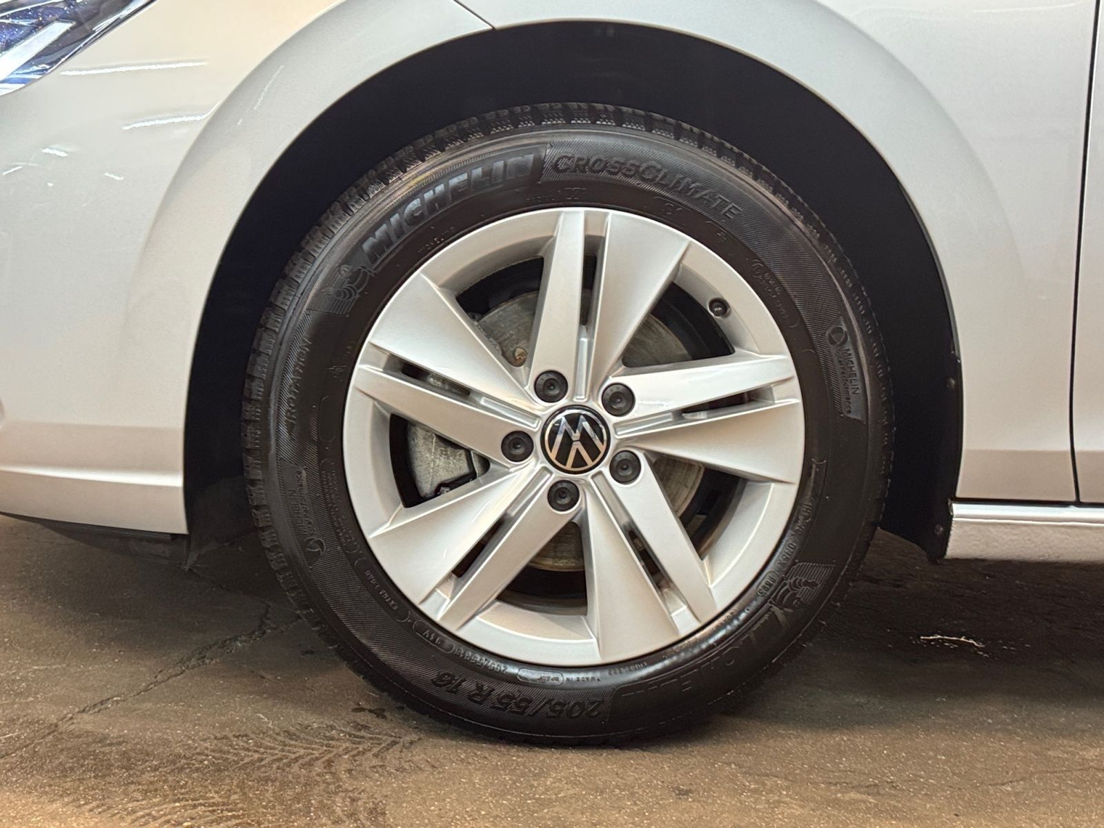 Volkswagen Golf Life 2.0TDI NAVI KAM ACC SHZ foto 5