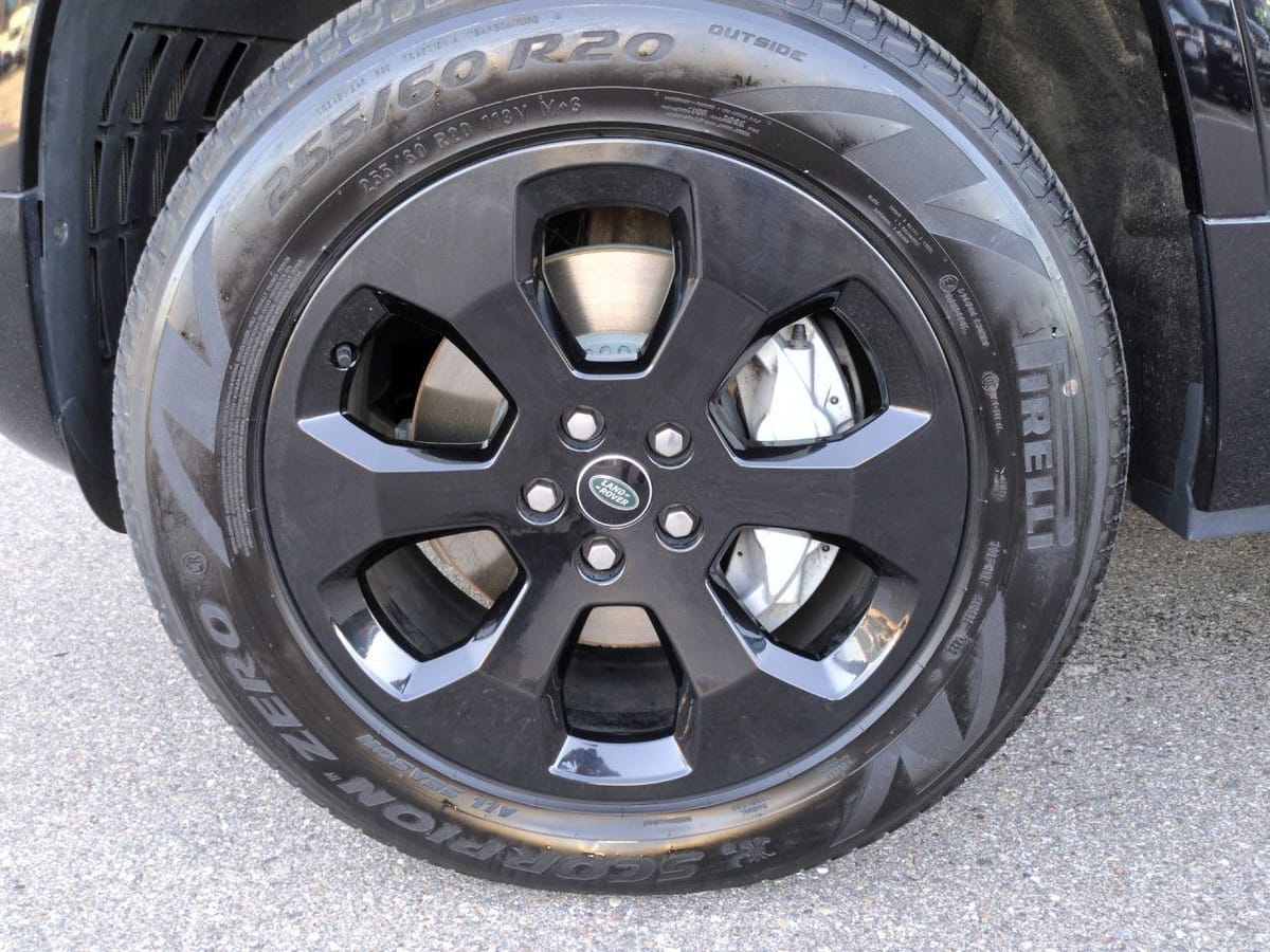 Land Rover Defender 110 D300 X-Dynamic S AHK Black-P. Navi foto 11