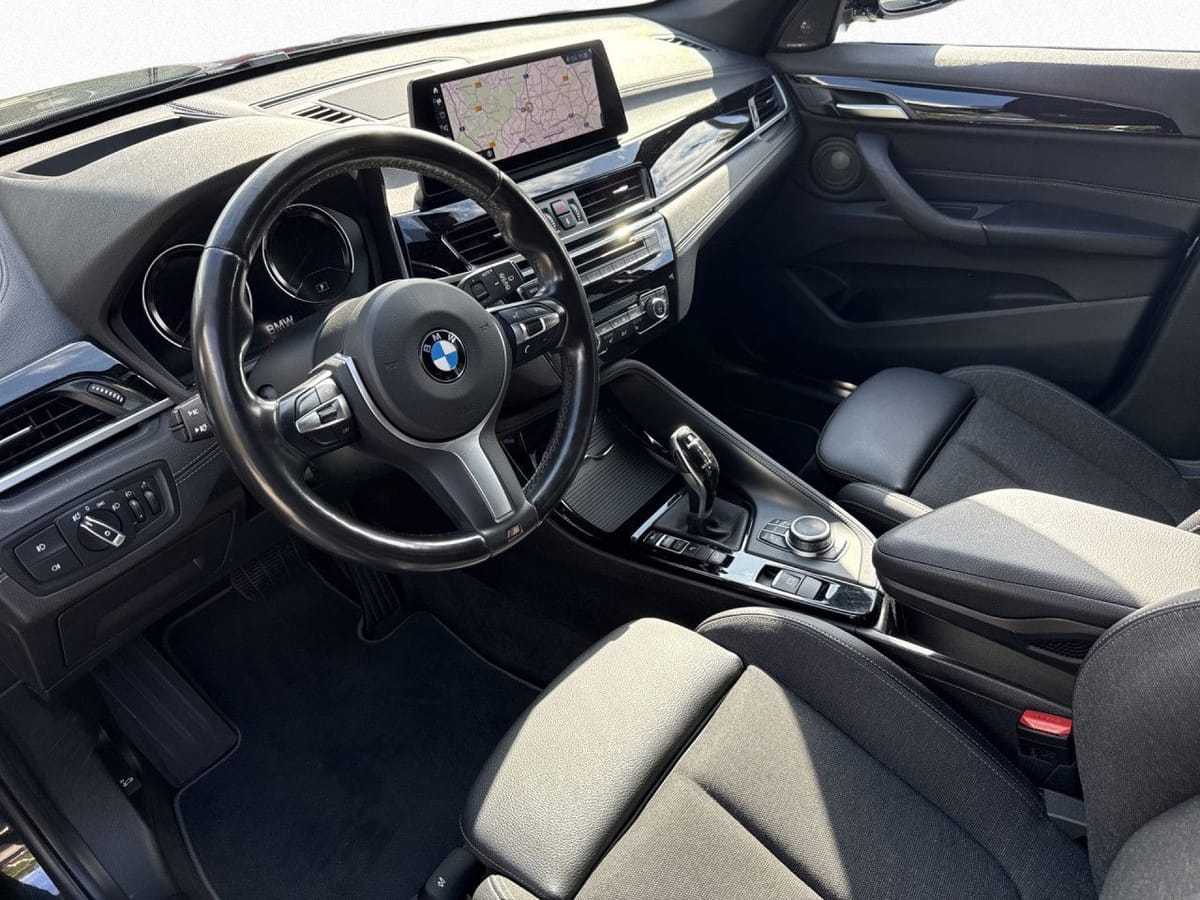 BMW X1 xD 20i Sport Line LED Nav DA HUD Pano Kam HK foto 11