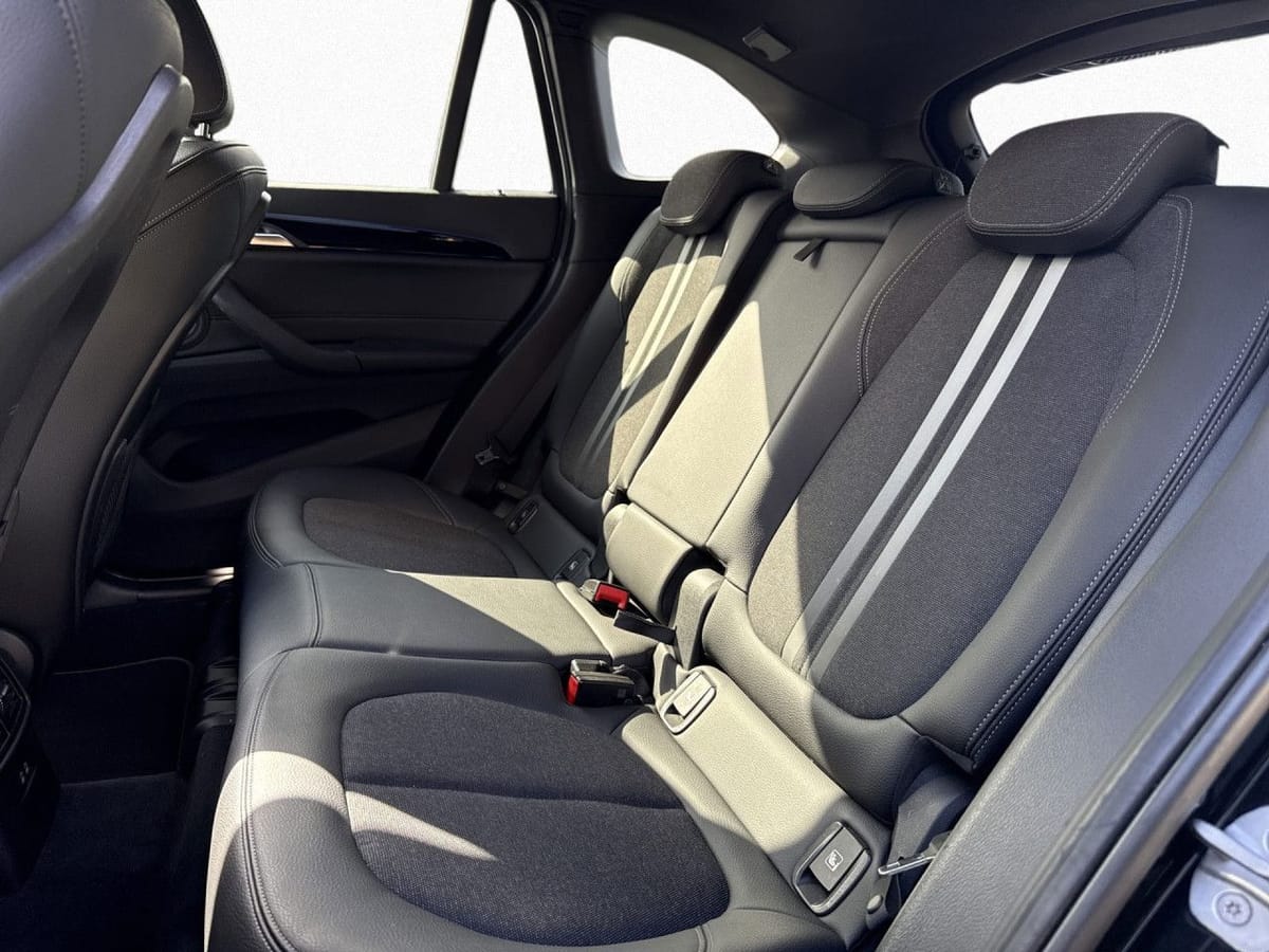 BMW X1 xD 20i Sport Line LED Nav DA HUD Pano Kam HK foto 12