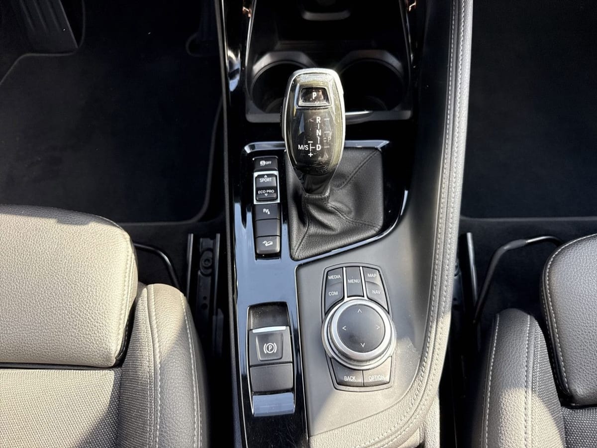 BMW X1 xD 20i Sport Line LED Nav DA HUD Pano Kam HK foto 15