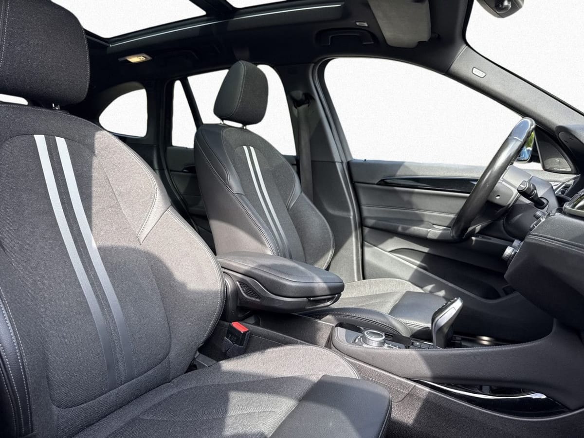 BMW X1 xD 20i Sport Line LED Nav DA HUD Pano Kam HK foto 10