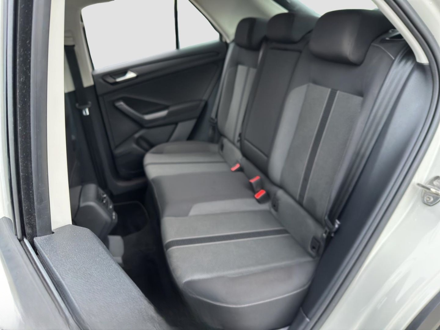 Volkswagen T-Roc 1.0 TSI Life LED ACC NAVI DIG. COCKPIT foto 22