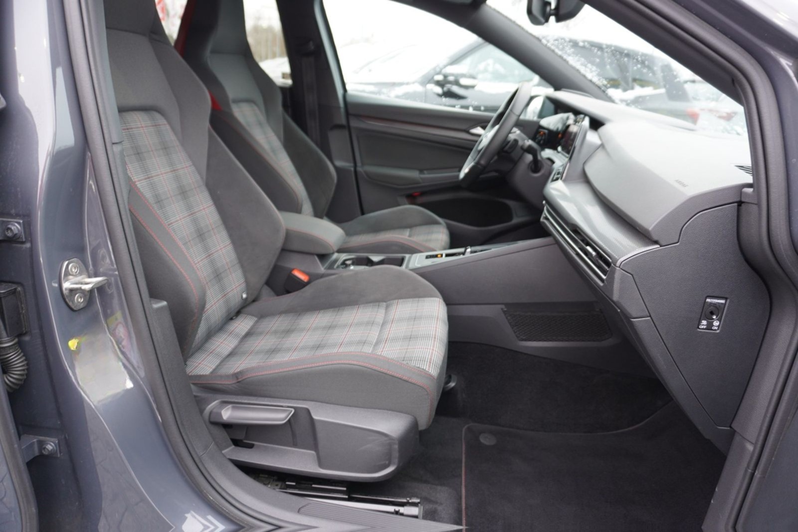 Volkswagen Golf VIII 2.0 GTI LED Head-Up HarmanKardon Navi foto 12