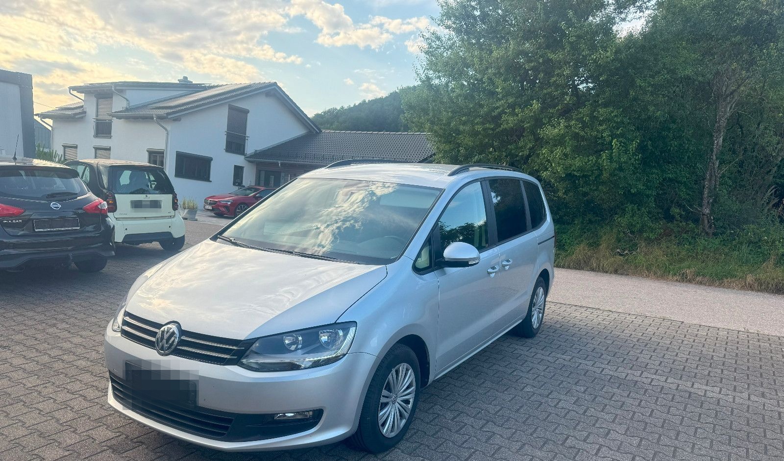 Volkswagen Sharan 2.0 TDI DSG Trendline NAVI SHZ MFL foto 2