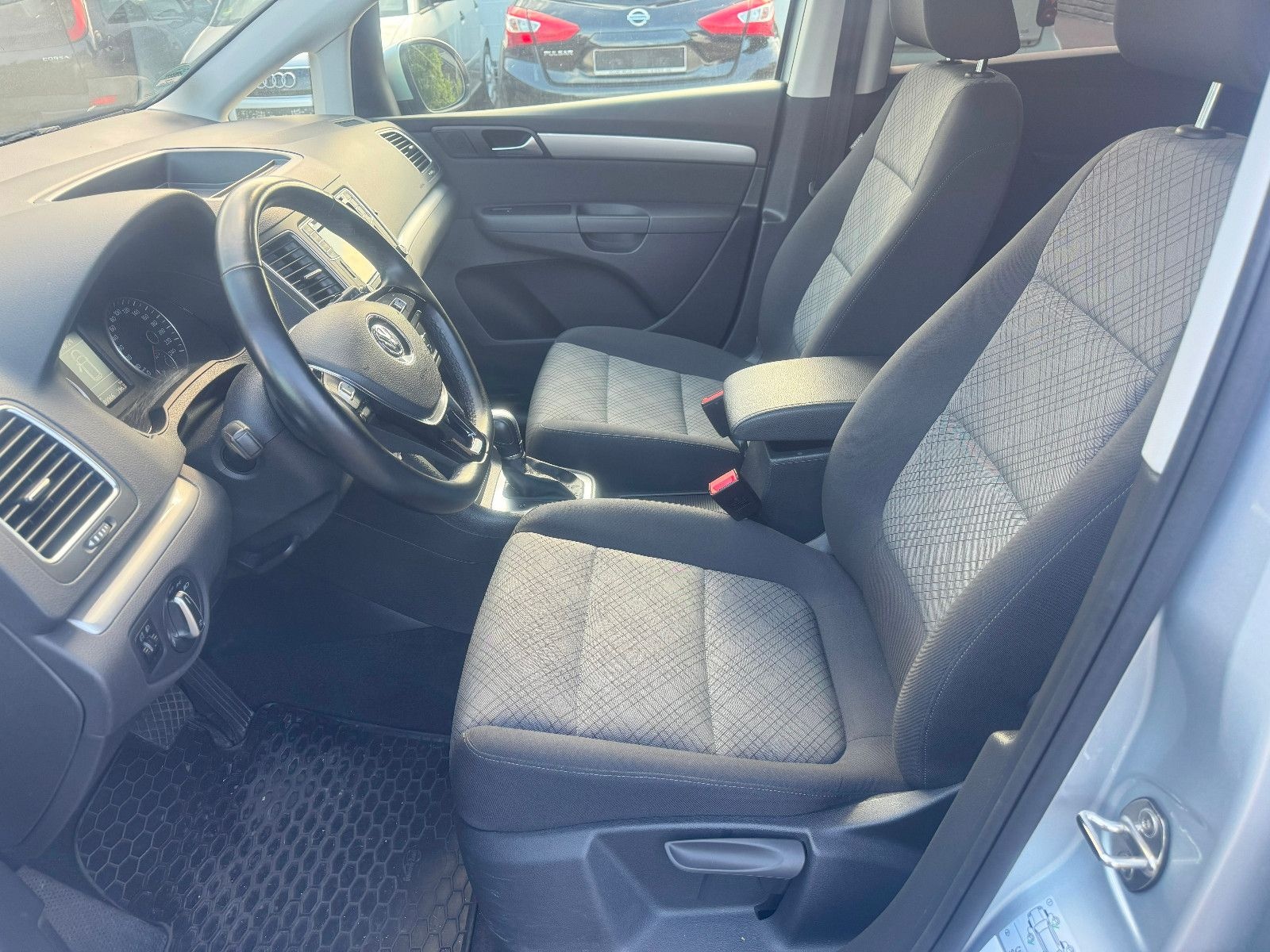 Volkswagen Sharan 2.0 TDI DSG Trendline NAVI SHZ MFL foto 11