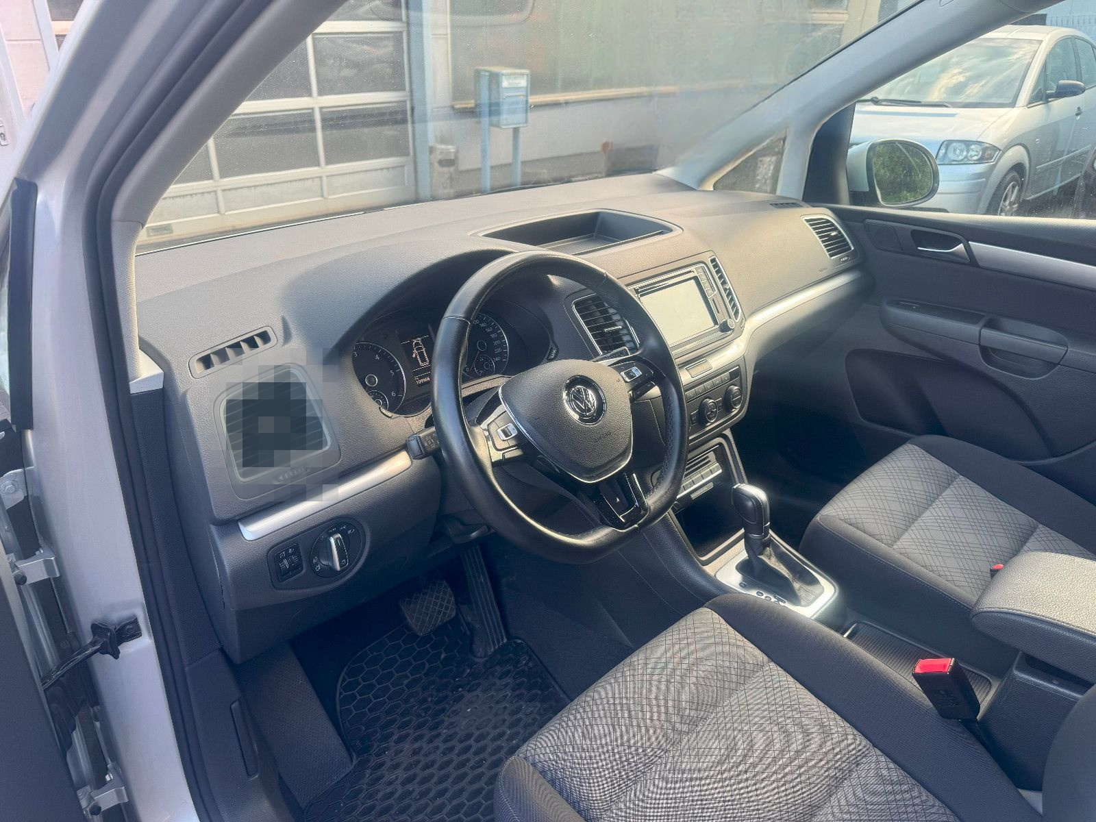 Volkswagen Sharan 2.0 TDI DSG Trendline NAVI SHZ MFL foto 12