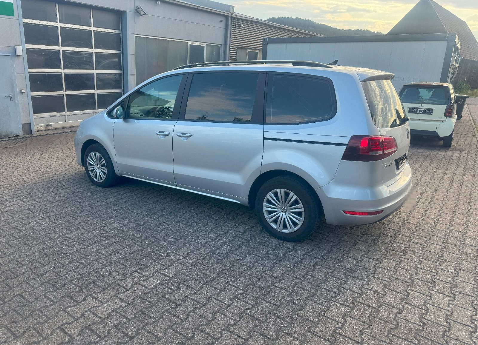 Volkswagen Sharan 2.0 TDI DSG Trendline NAVI SHZ MFL foto 10