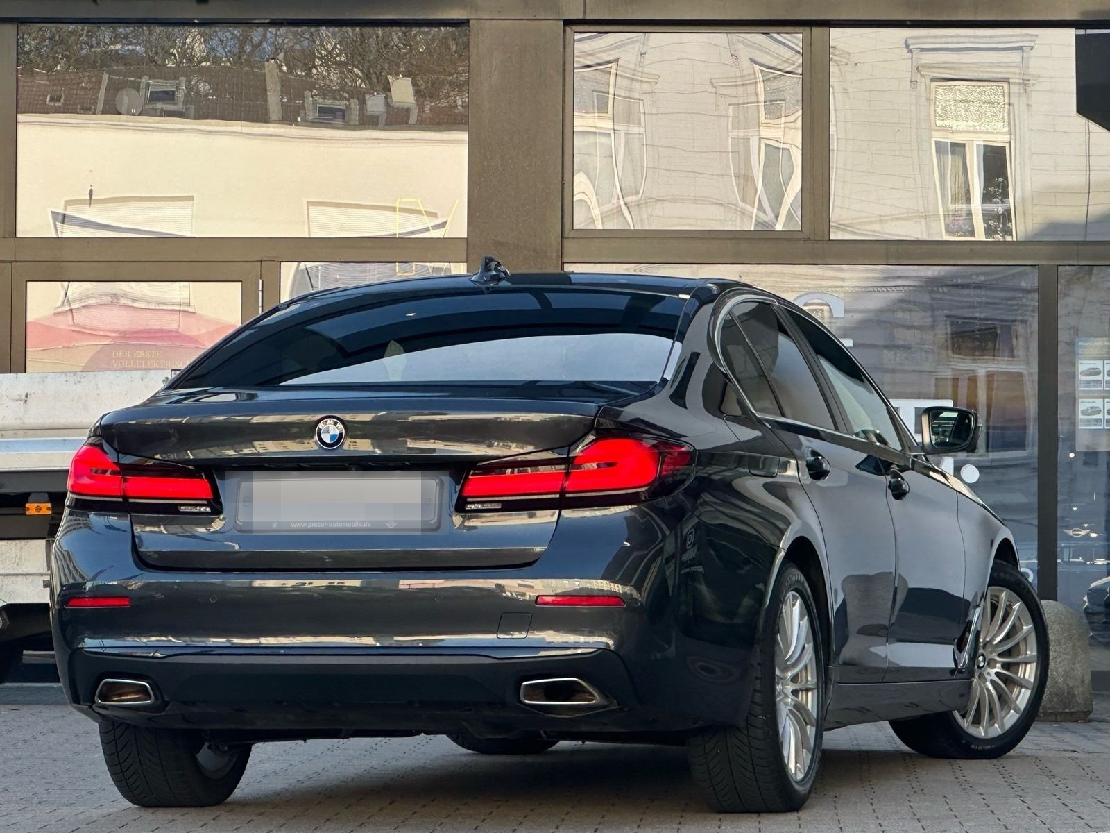 BMW 520d LC Prof. LED DA ACC PA Standh. Lhz foto 2