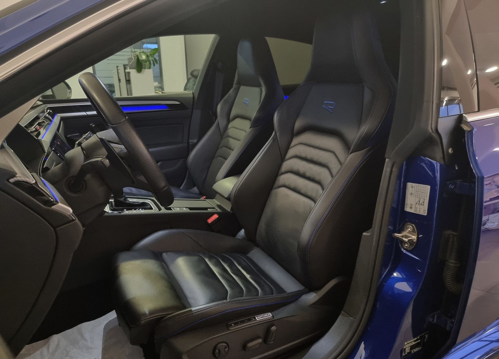 Volkswagen Arteon R 4Mot. Aut-F1 Leder Navi Virtual HUD 20" foto 8