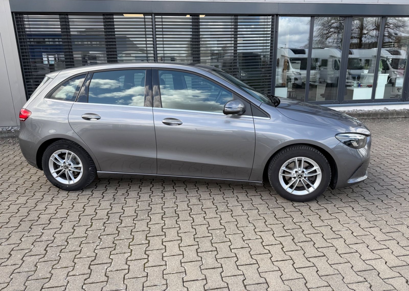 Mercedes-Benz B 180 Business Paket foto 2